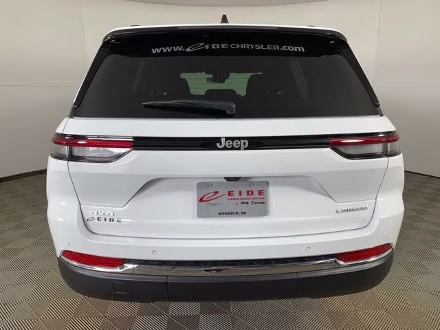 2026 Bright White Clearcoat Jeep Grand Cherokee Laredo X 4X4 SUV