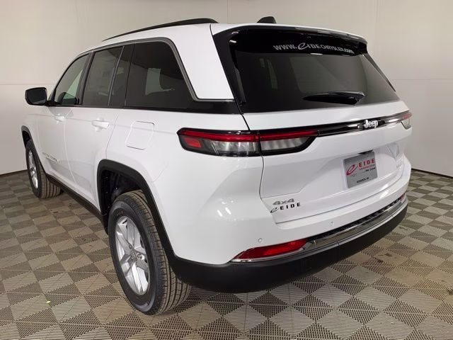 2026 Bright White Clearcoat Jeep Grand Cherokee Laredo X 4X4 SUV