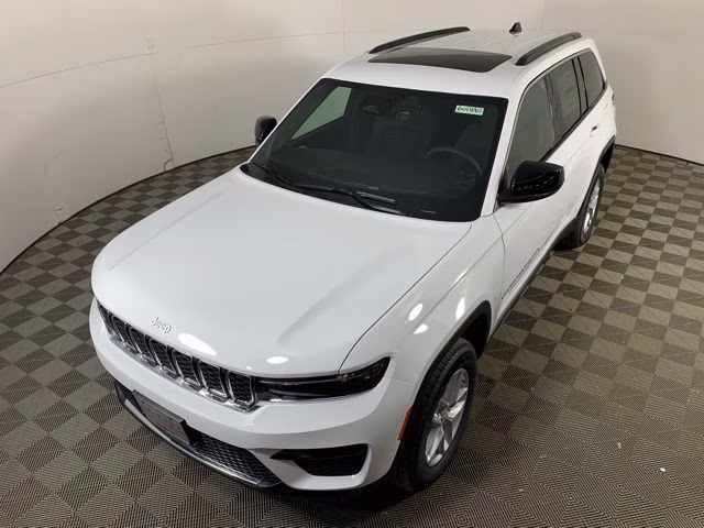 2026 Bright White Clearcoat Jeep Grand Cherokee Laredo X 4X4 SUV