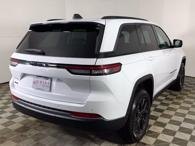 2026 Bright White Clearcoat Jeep Grand Cherokee Altitude 4X4 SUV