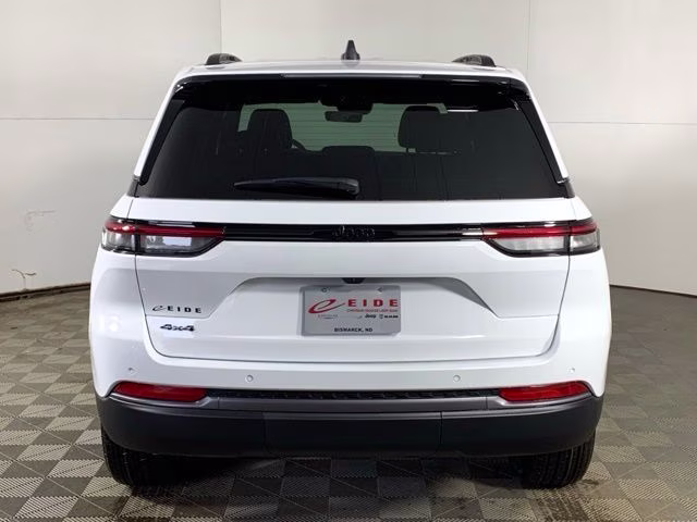 2026 Bright White Clearcoat Jeep Grand Cherokee Altitude 4X4 SUV