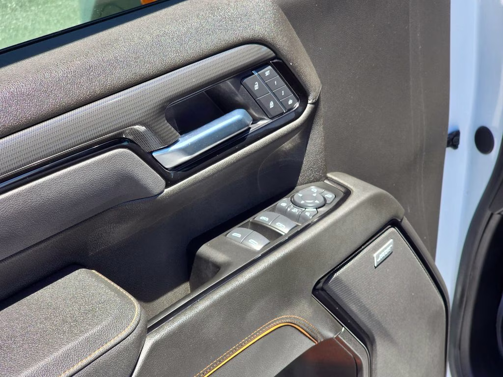 2025 Summit White GMC Sierra 2500HD AT4 4X4 Truck