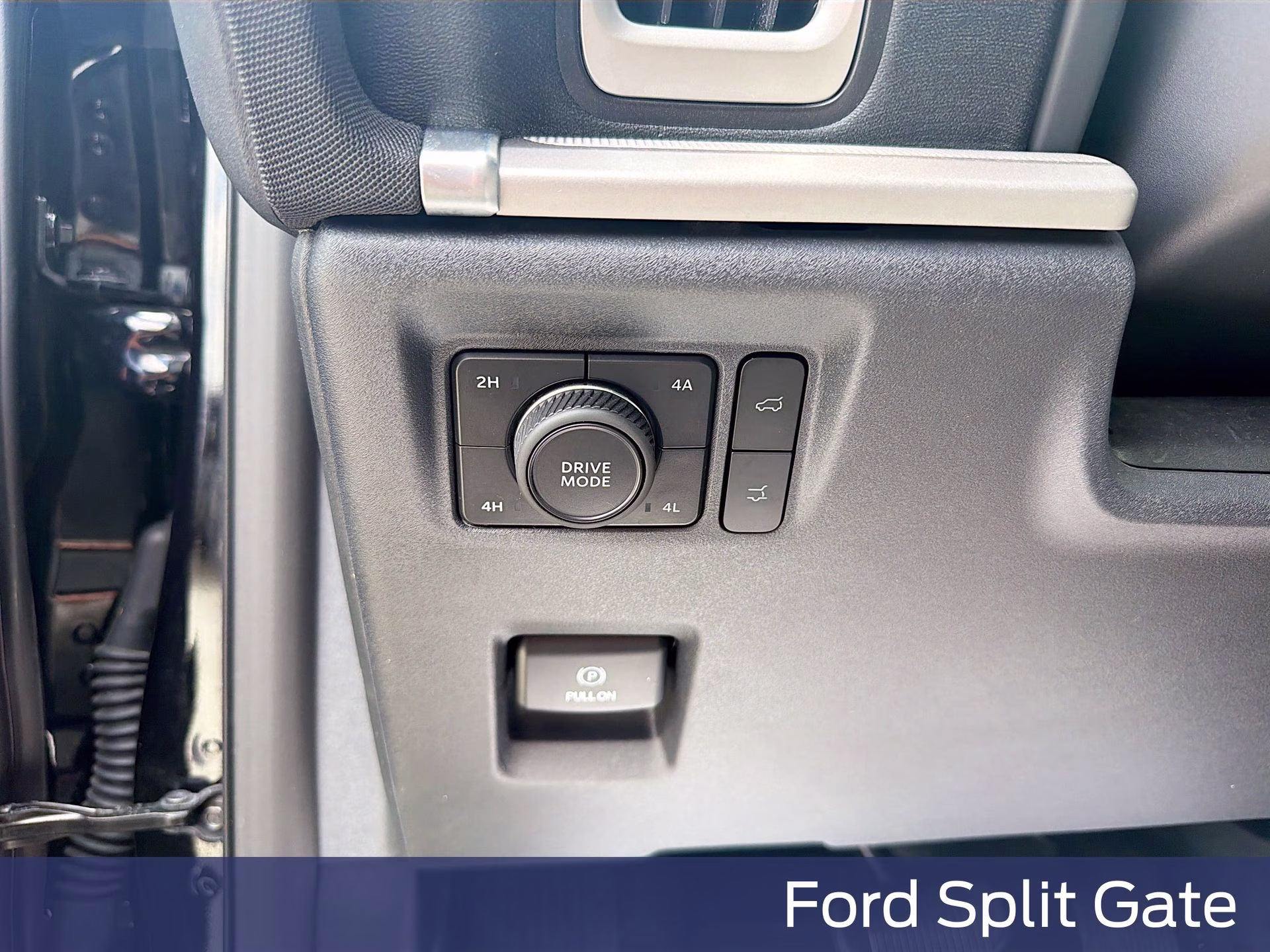 2025 Agate Black Metallic Ford Expedition Active 4X4 SUV