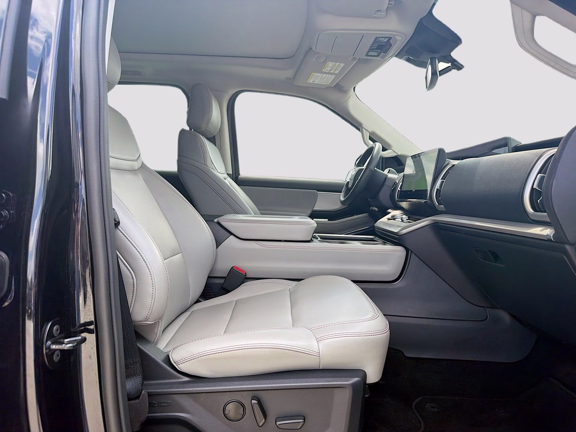 2025 Agate Black Metallic Ford Expedition Active 4X4 SUV