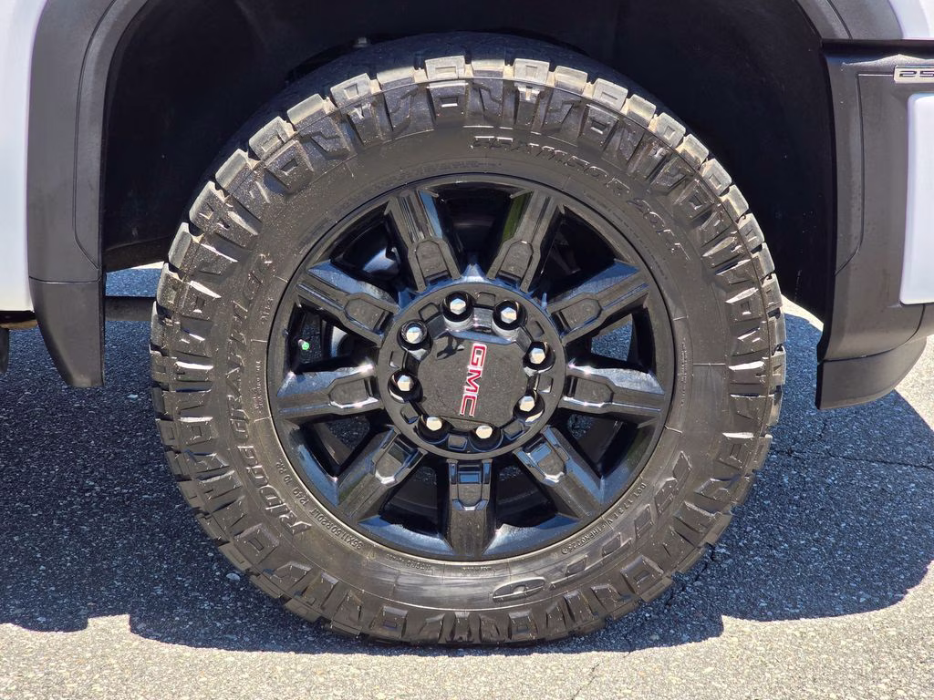 2025 Summit White GMC Sierra 2500HD AT4 4X4 Truck