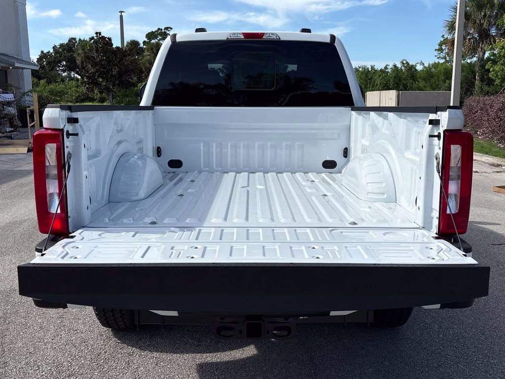 2026 Oxford White Ford Super Duty F-250 SRW XL 4X4 Truck