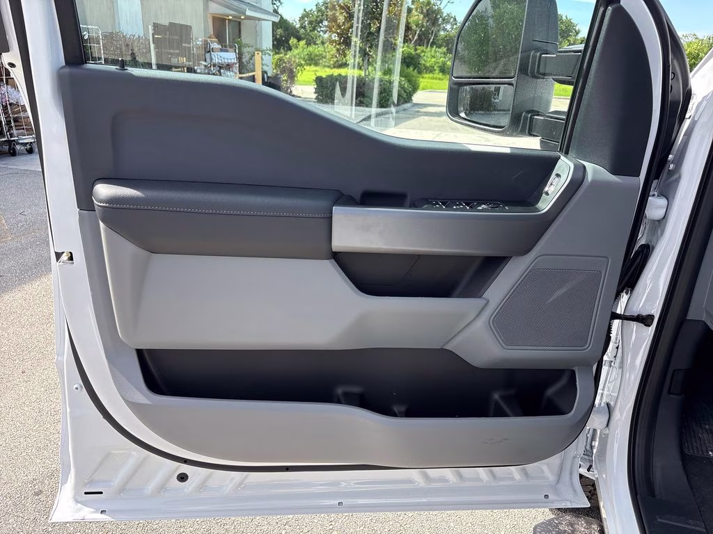2026 Oxford White Ford Super Duty F-250 SRW XL 4X4 Truck