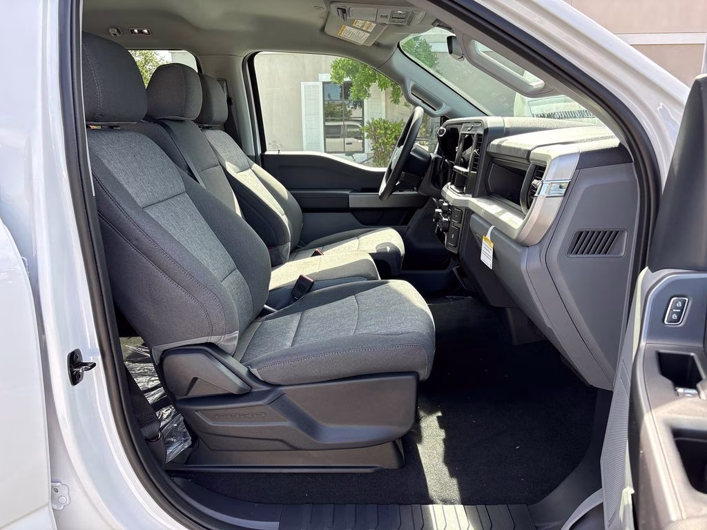2026 Oxford White Ford Super Duty F-250 SRW XL 4X4 Truck