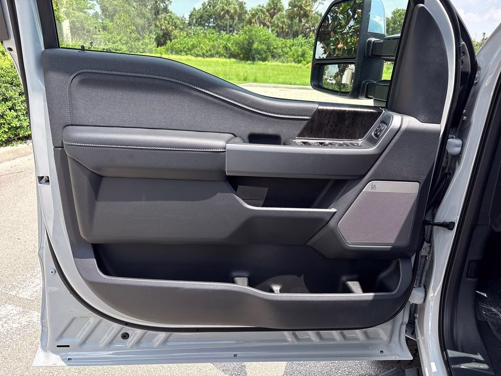 2026 Avalanche Ford Super Duty F-250 SRW Lariat 4X4 Truck