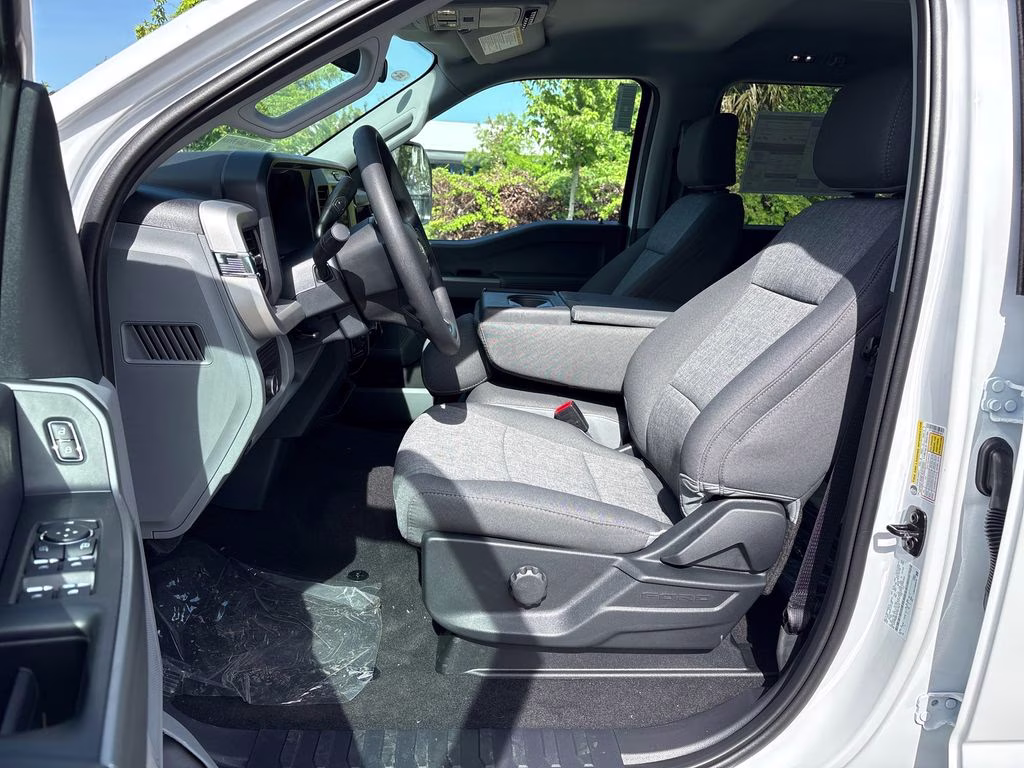 2026 Oxford White Ford Super Duty F-250 SRW XL 4X4 Truck