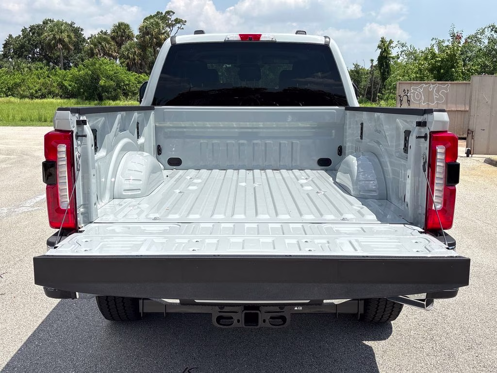 2026 Avalanche Ford Super Duty F-250 SRW Lariat 4X4 Truck