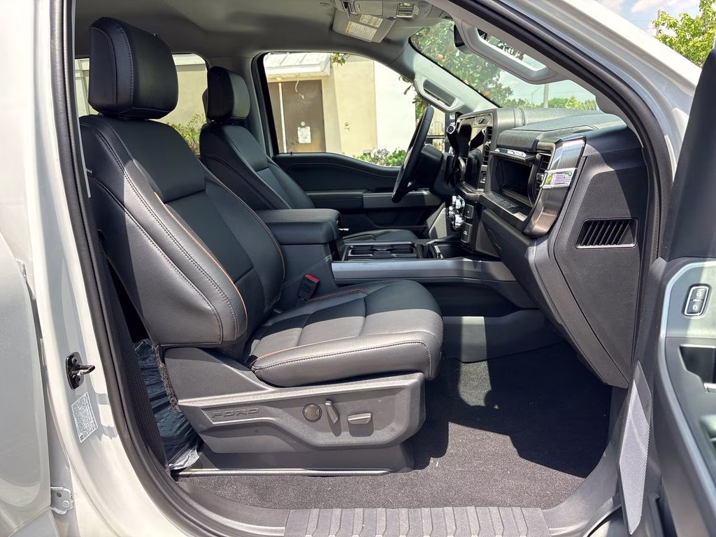 2026 Avalanche Ford Super Duty F-250 SRW Lariat 4X4 Truck