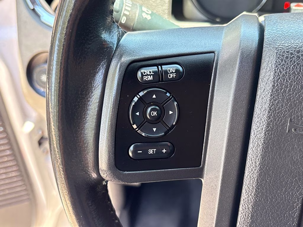2012 White Platinum Clearcoat Metallic Ford Super Duty F-450 DRW Lariat 4X4 Truck