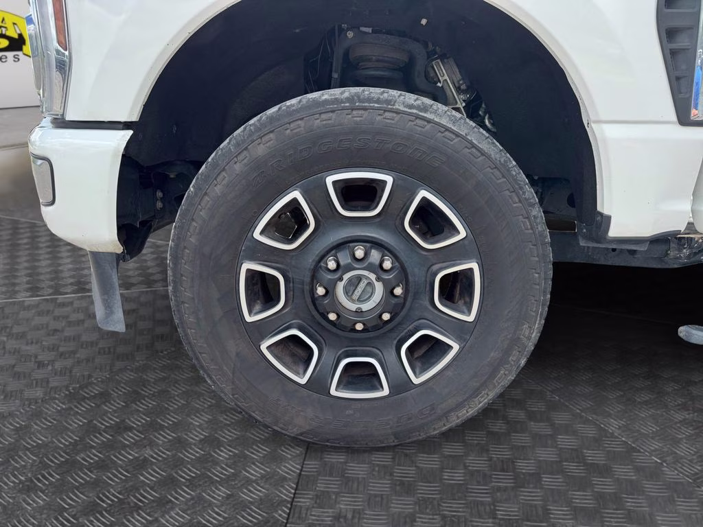 2024 White Metallic Ford Super Duty F-350 SRW Platinum 4X4 Truck