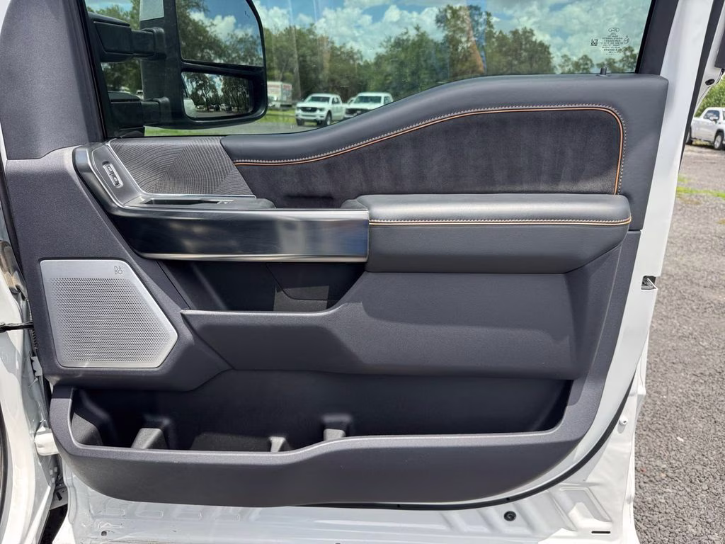 2024 White Metallic Ford Super Duty F-350 SRW Platinum 4X4 Truck