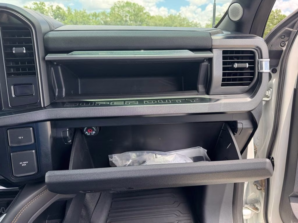 2024 White Metallic Ford Super Duty F-350 SRW Platinum 4X4 Truck