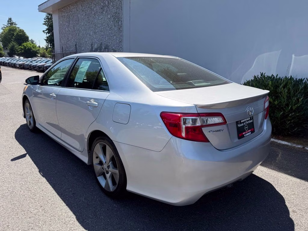 2014 Classic Silver Metallic Toyota Camry SE Sport FWD Sedan