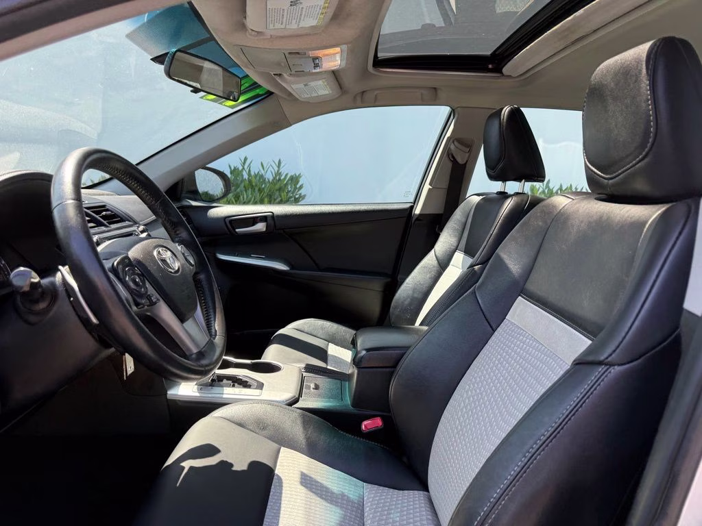 2014 Classic Silver Metallic Toyota Camry SE Sport FWD Sedan