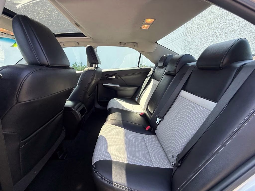 2014 Classic Silver Metallic Toyota Camry SE Sport FWD Sedan