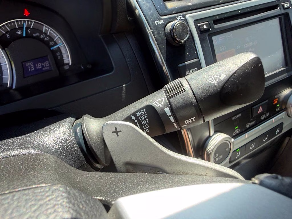2014 Classic Silver Metallic Toyota Camry SE Sport FWD Sedan