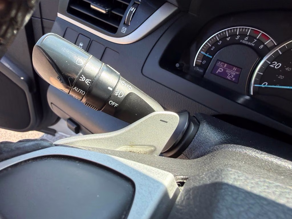 2014 Classic Silver Metallic Toyota Camry SE Sport FWD Sedan