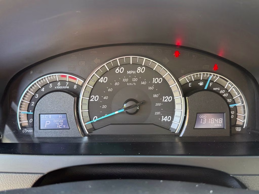2014 Classic Silver Metallic Toyota Camry SE Sport FWD Sedan