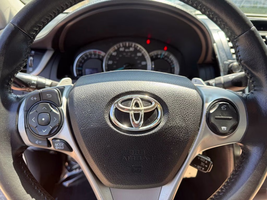 2014 Classic Silver Metallic Toyota Camry SE Sport FWD Sedan