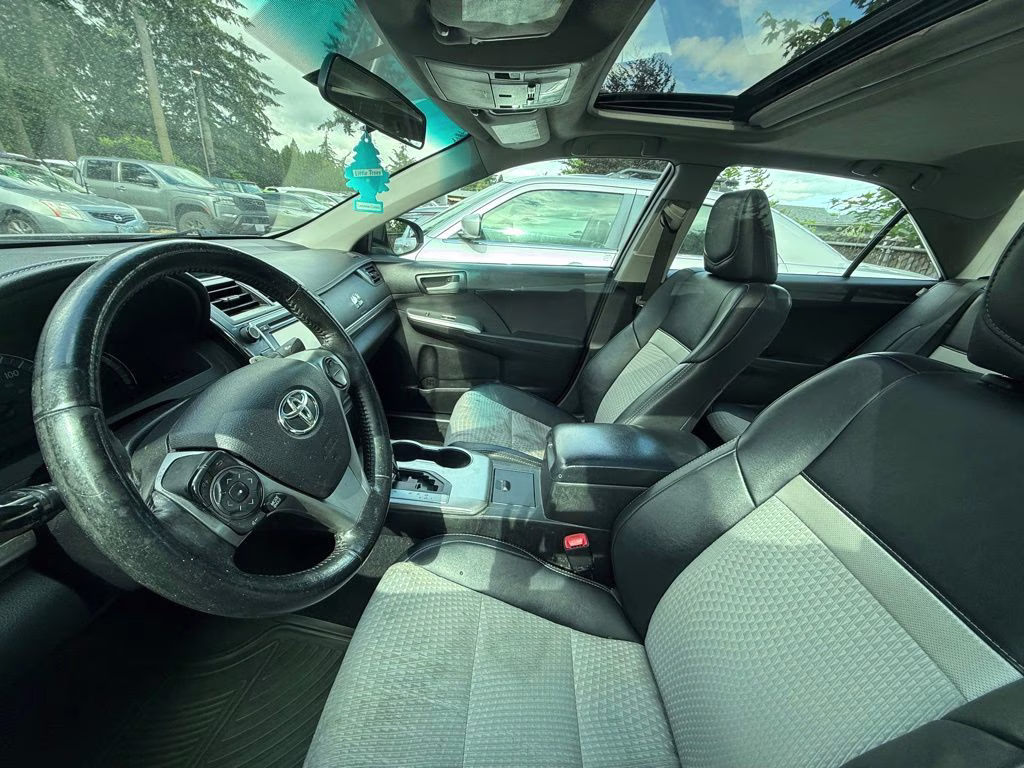 2014 Classic Silver Metallic Toyota Camry SE Sport FWD Sedan