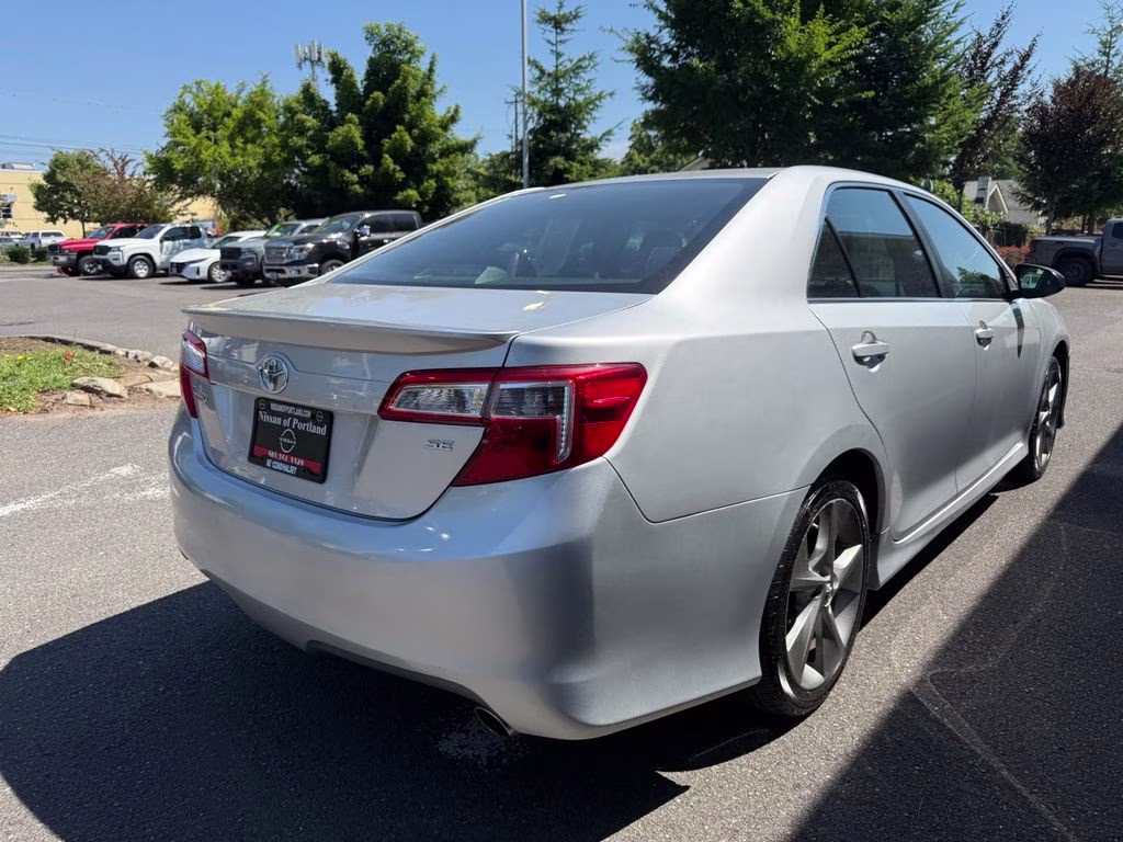 2014 Classic Silver Metallic Toyota Camry SE Sport FWD Sedan