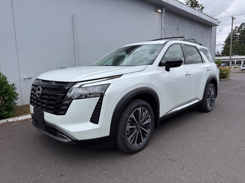 2026 Everest White Pearl Tricoat Nissan Pathfinder Platinum 4X4 SUV