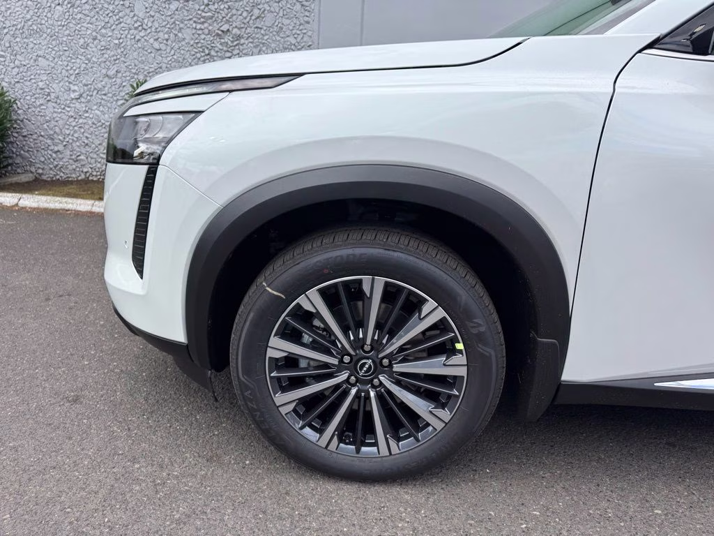 2026 Everest White Pearl Tricoat Nissan Pathfinder Platinum 4X4 SUV