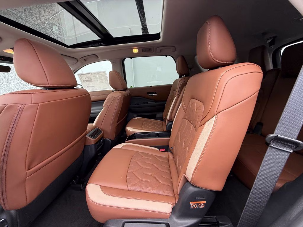 2026 Everest White Pearl Tricoat Nissan Pathfinder Platinum 4X4 SUV