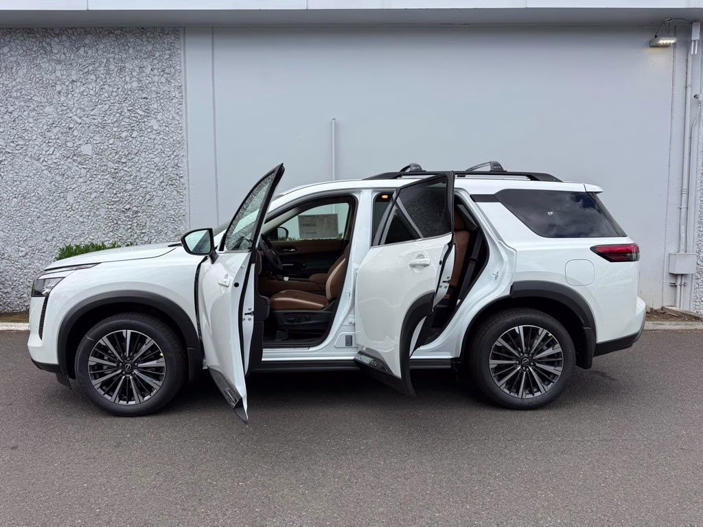 2026 Everest White Pearl Tricoat Nissan Pathfinder Platinum 4X4 SUV
