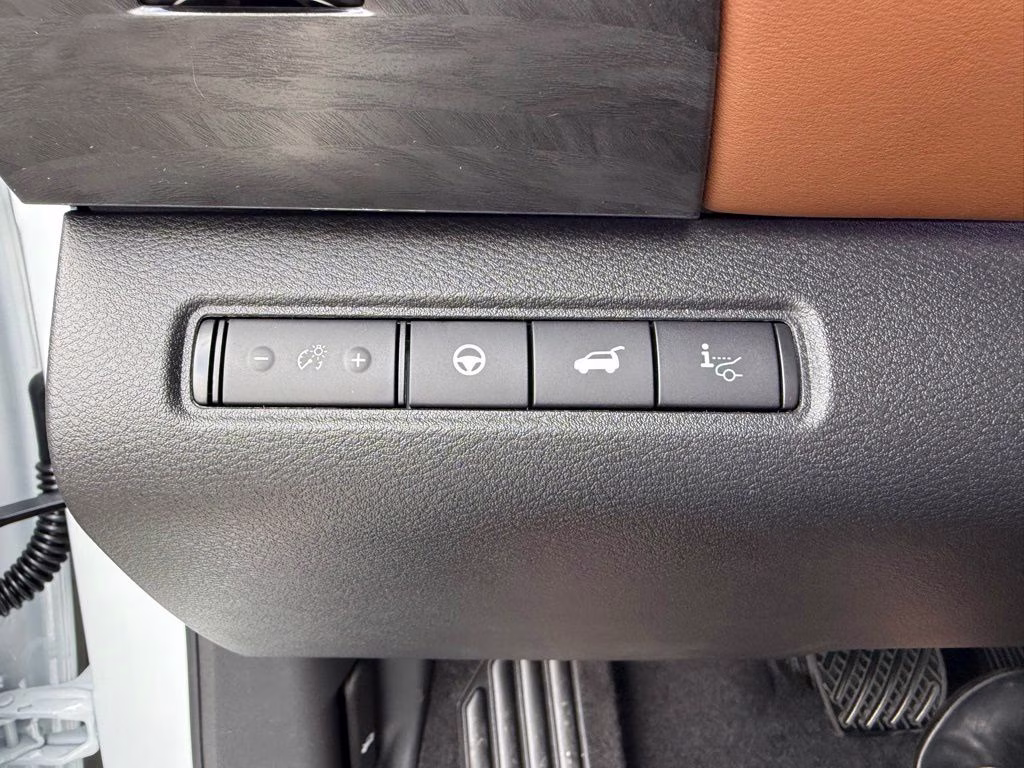 2026 Everest White Pearl Tricoat Nissan Pathfinder Platinum 4X4 SUV