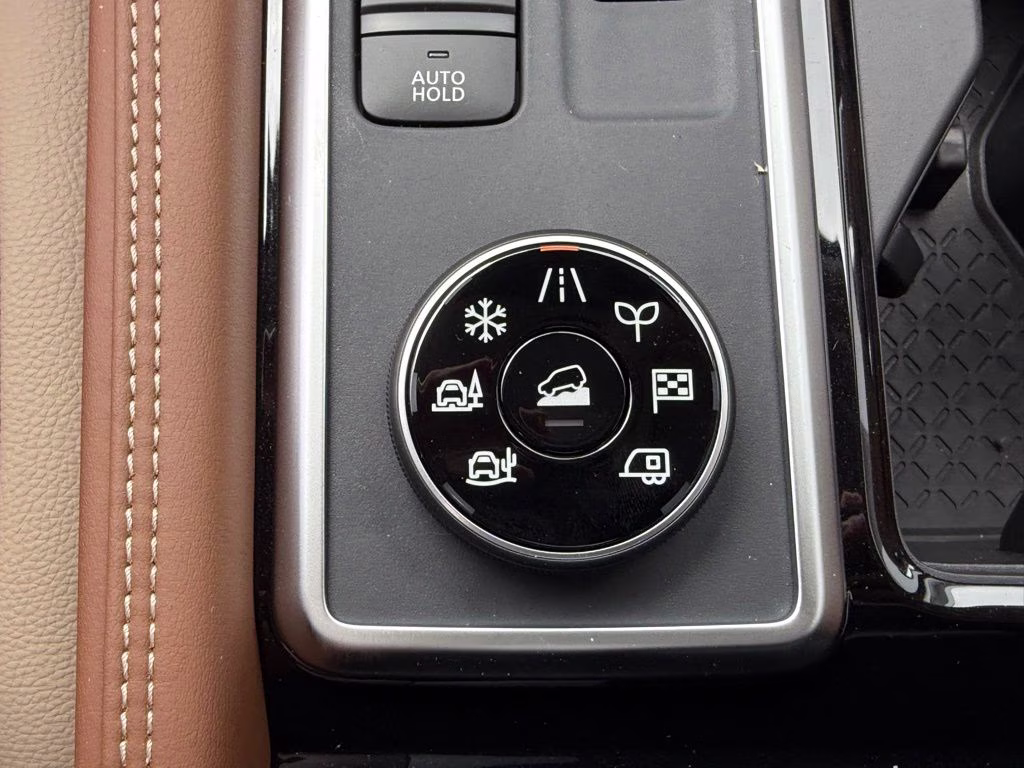 2026 Everest White Pearl Tricoat Nissan Pathfinder Platinum 4X4 SUV