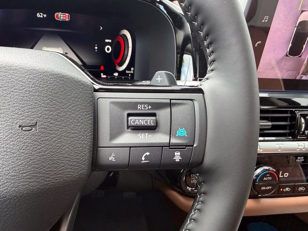 2026 Everest White Pearl Tricoat Nissan Pathfinder Platinum 4X4 SUV