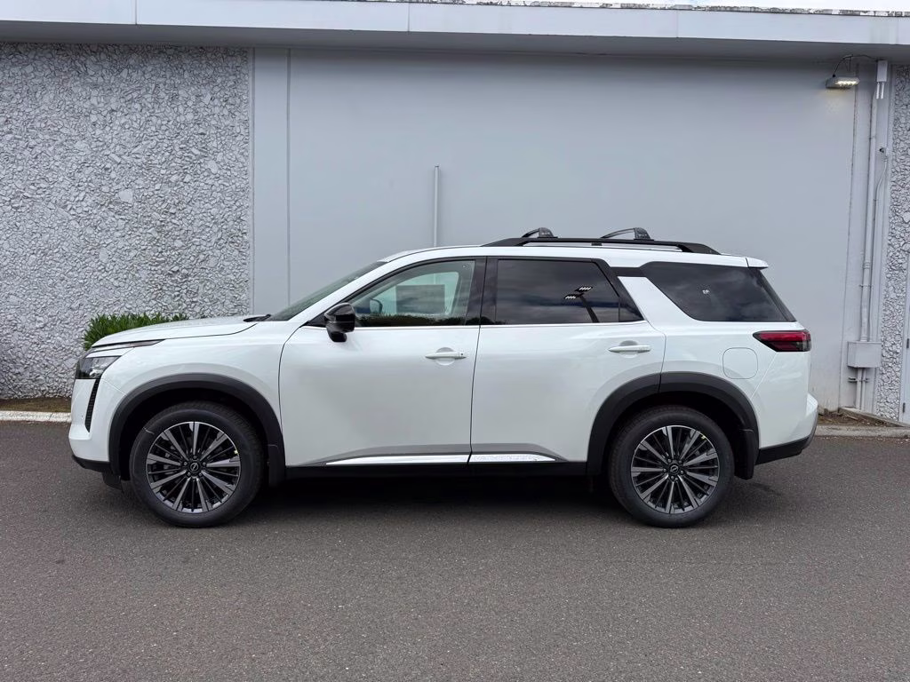 2026 Everest White Pearl Tricoat Nissan Pathfinder Platinum 4X4 SUV