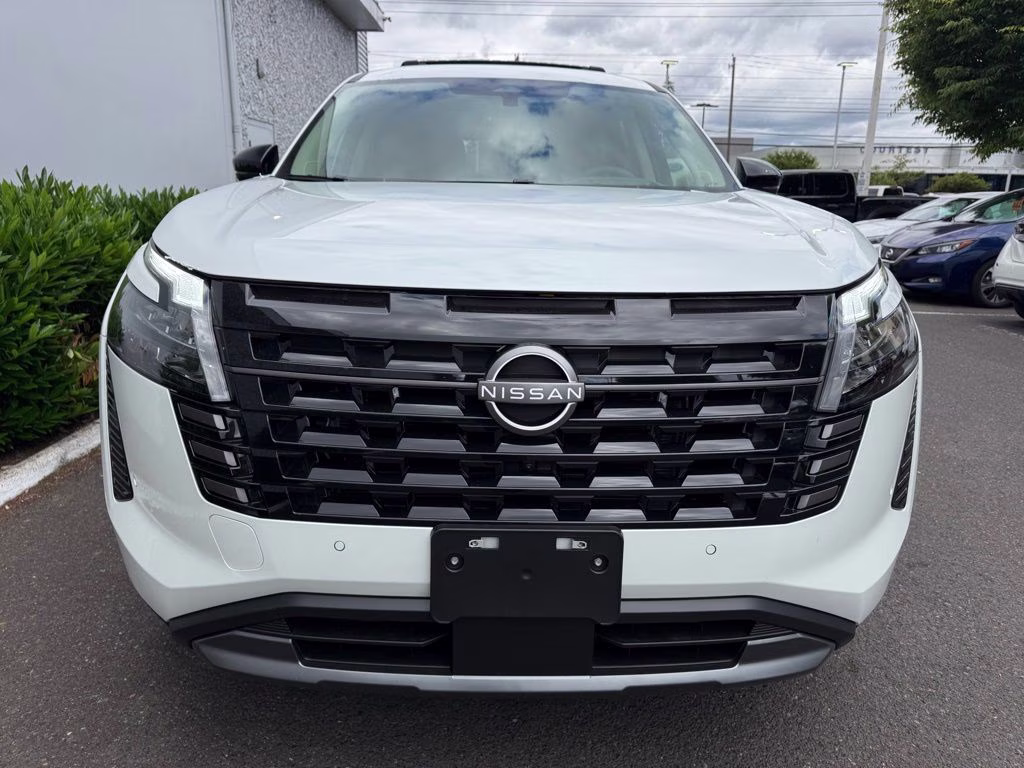 2026 Everest White Pearl Tricoat Nissan Pathfinder Platinum 4X4 SUV