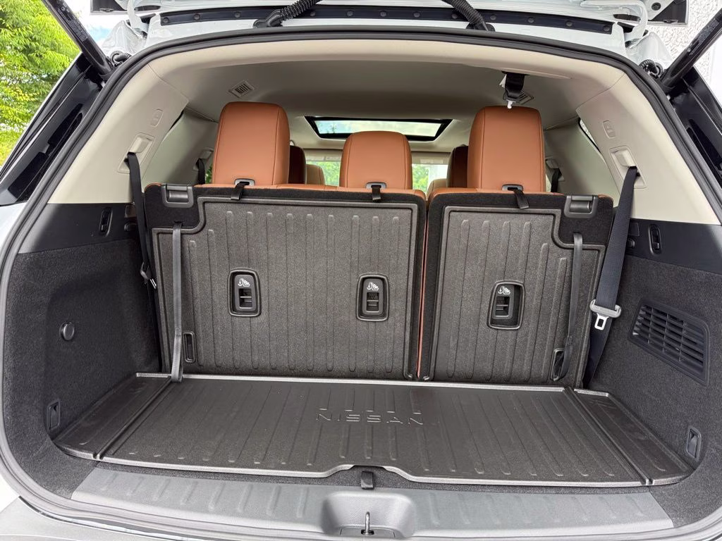 2026 Everest White Pearl Tricoat Nissan Pathfinder Platinum 4X4 SUV