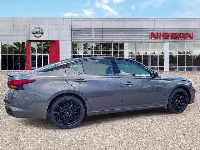 2026 Gun Metallic/Super Black Nissan Altima 2.5 SR FWD Sedan