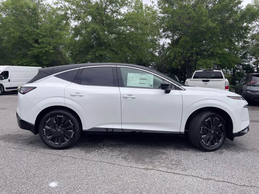 2026 Everest White Pearl/Black Nissan Murano Platinum AWD SUV