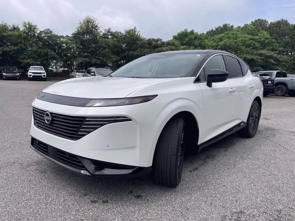 2026 Everest White Pearl/Black Nissan Murano Platinum AWD SUV
