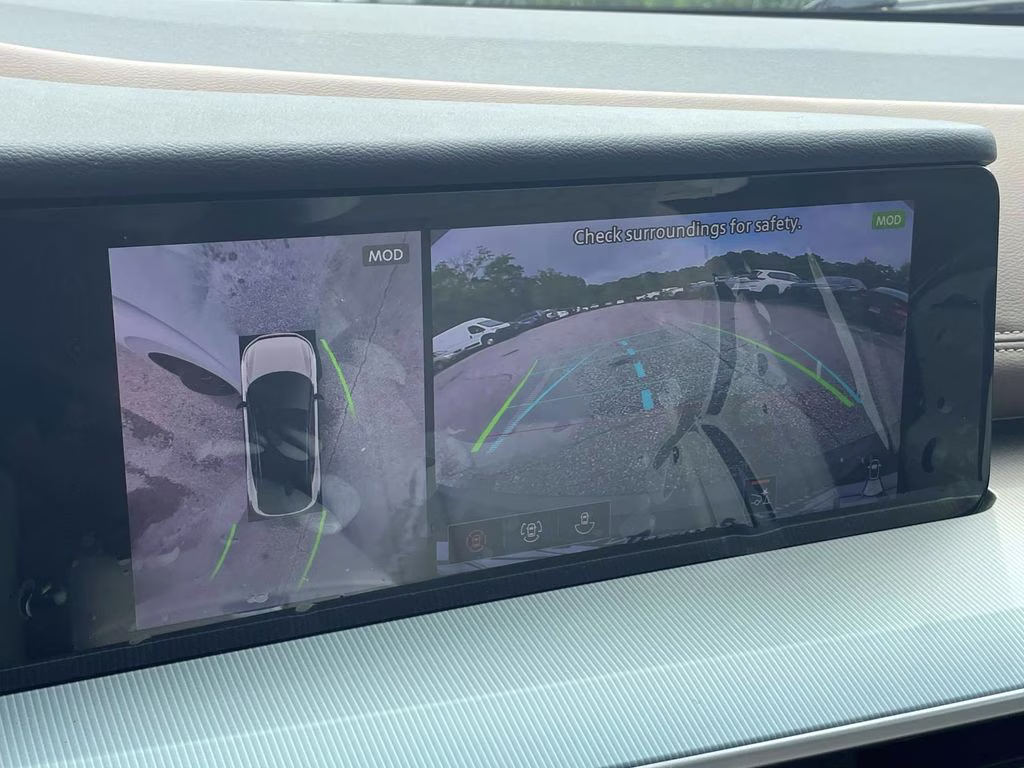 2026 Everest White Pearl/Black Nissan Murano Platinum AWD SUV