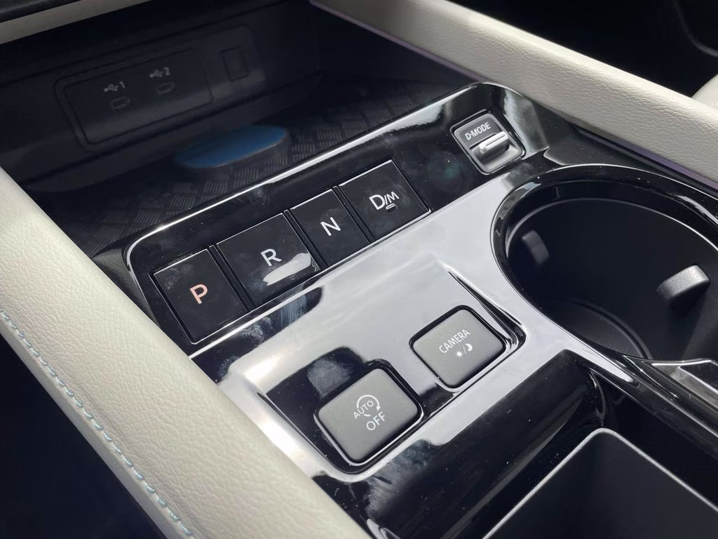 2026 Everest White Pearl/Black Nissan Murano Platinum AWD SUV