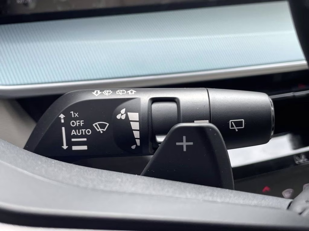 2026 Everest White Pearl/Black Nissan Murano Platinum AWD SUV