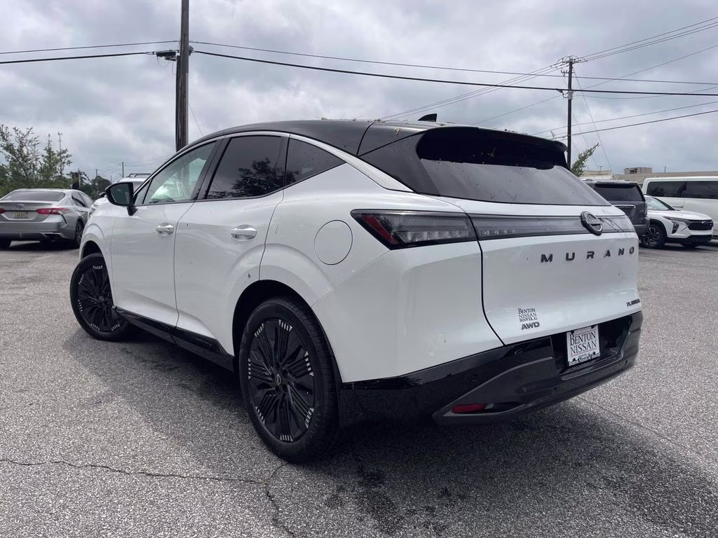2026 Everest White Pearl/Black Nissan Murano Platinum AWD SUV