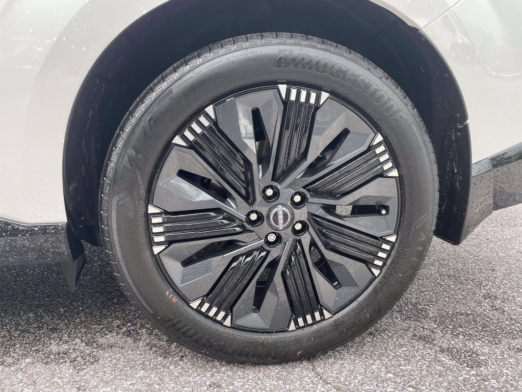 2026 Everest White Pearl/Black Nissan Murano Platinum AWD SUV