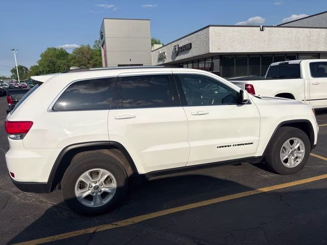 2017 Bright White Clearcoat Jeep Grand Cherokee Laredo 4X4 SUV