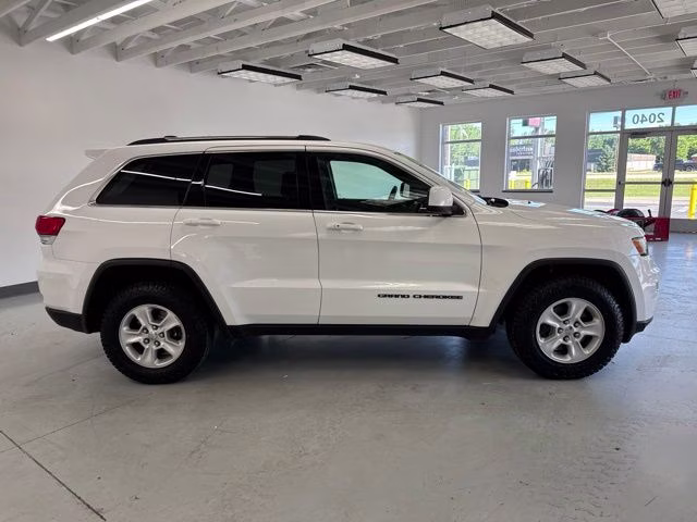 2017 Bright White Clearcoat Jeep Grand Cherokee Laredo 4X4 SUV