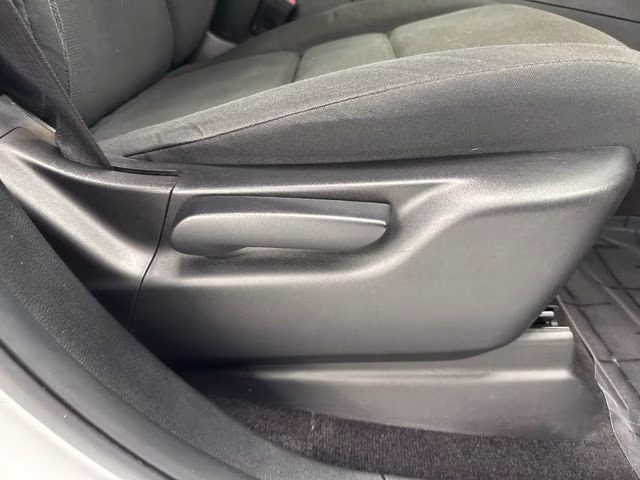 2017 Bright White Clearcoat Jeep Grand Cherokee Laredo 4X4 SUV